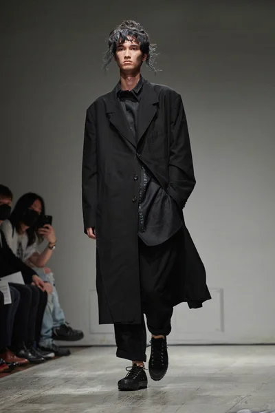 Look 3